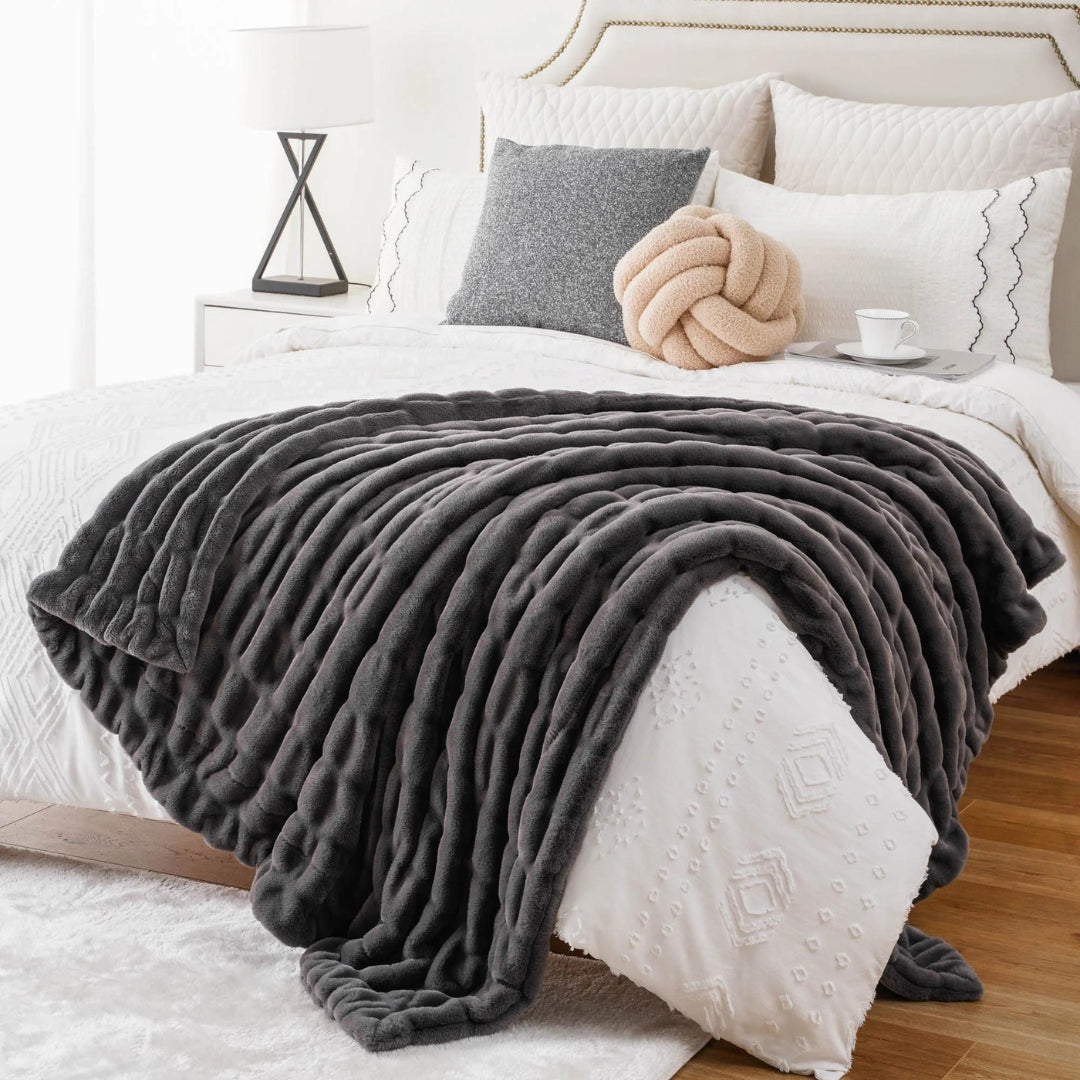 Chic Casa | Luxury Faux Fur Blanket For Home Decor