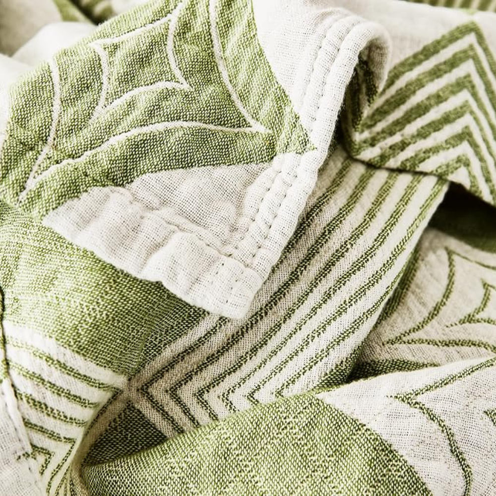 DiamondWeave | Geometric Pattern Blanket