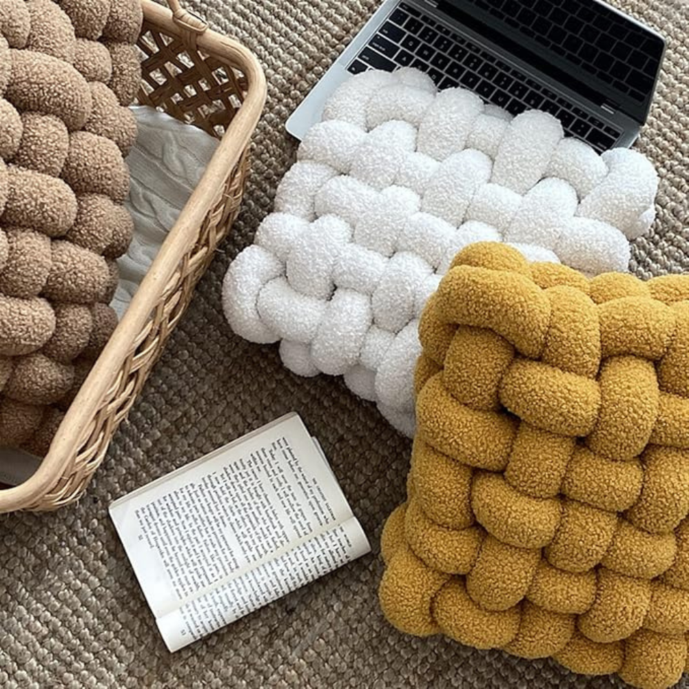 CozyNest | Plush Woven Knot Boucle Cushion