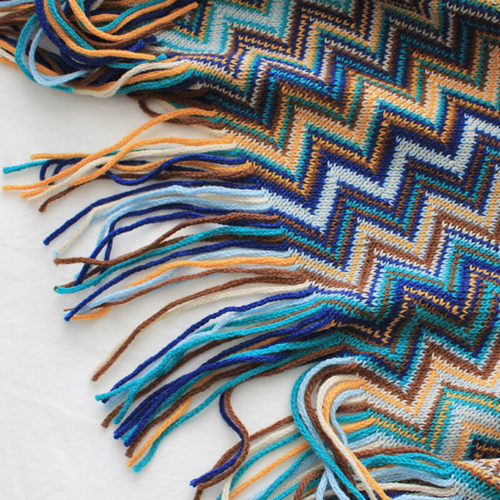 CozyHome | Multicolor Zigzag Tasseled Knit Throw Blanket