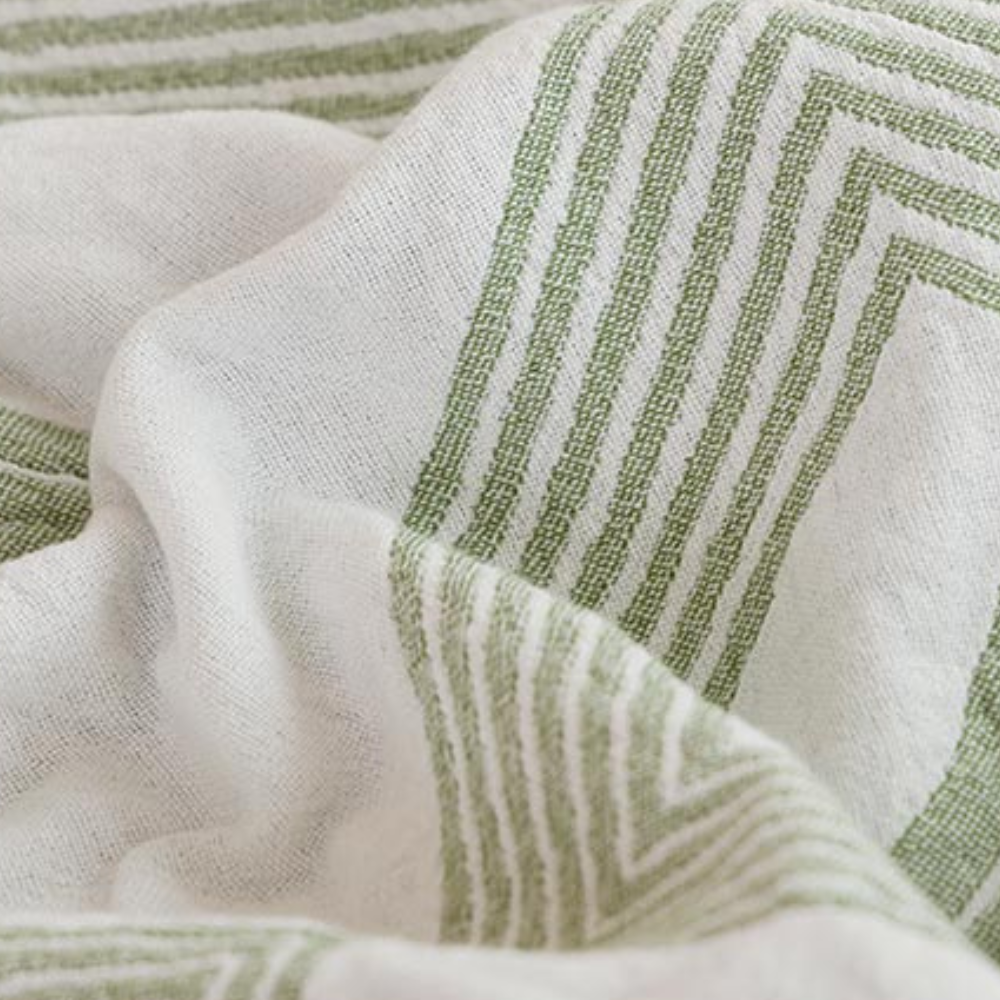 DiamondWeave | Geometric Pattern Blanket
