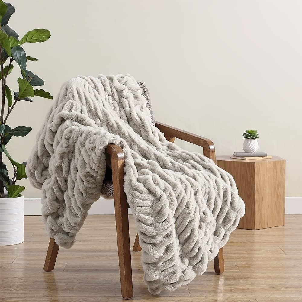 Chic Casa | Luxury Faux Fur Blanket For Home Decor