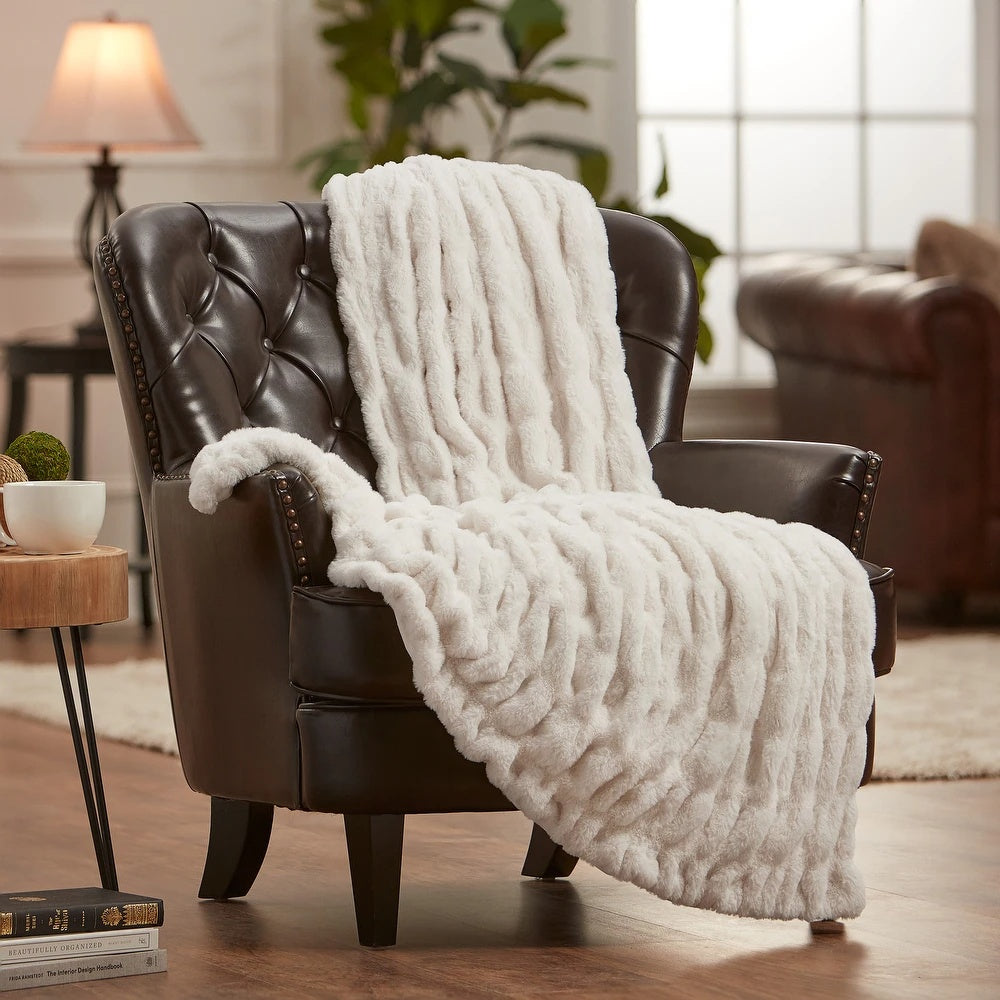 Chic Casa | Luxury Faux Fur Blanket For Home Decor