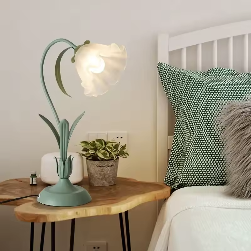 Bloomglow | Vintage Adjustable Flower Table Lamp