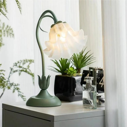 Bloomglow | Vintage Adjustable Flower Table Lamp