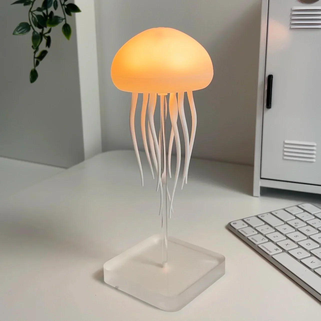 JellyBeat Table Lamp | Colourful LED Jellyfish With Rotating Tentacles