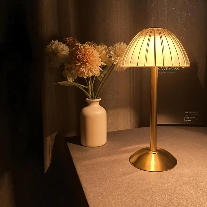 VivaLume | Timeless Gold Table Lamp For Elegant Interiors
