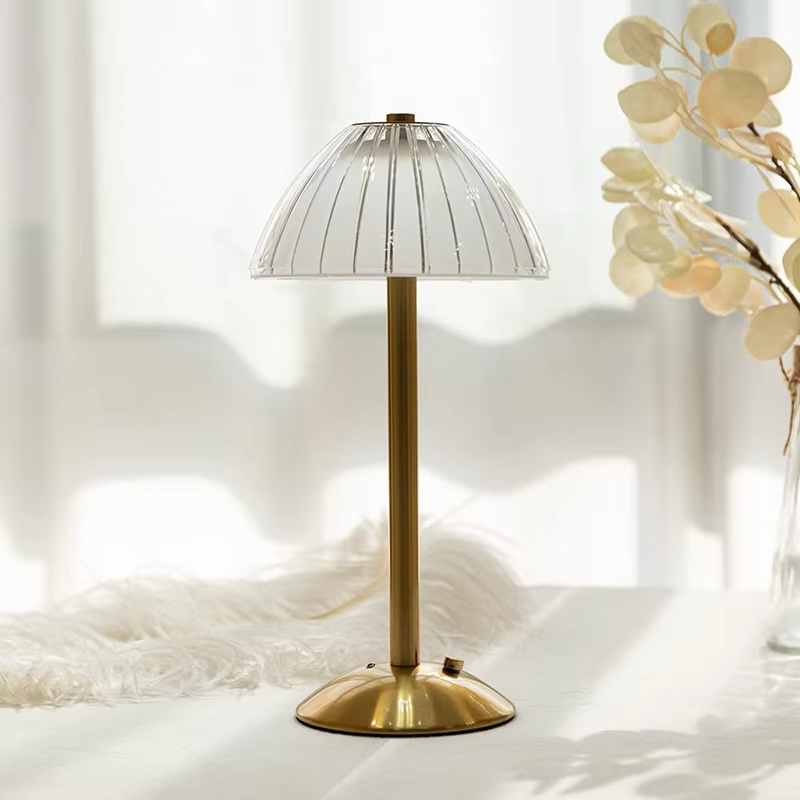 VivaLume | Timeless Gold Table Lamp For Elegant Interiors