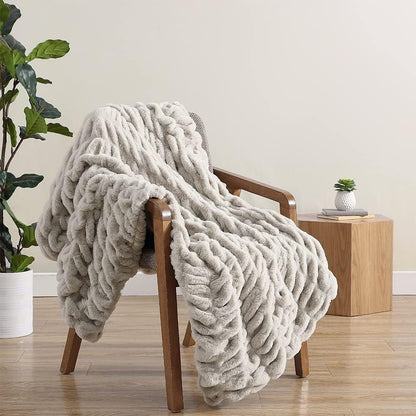 Chic Casa | Luxury Faux Fur Blanket For Home Decor
